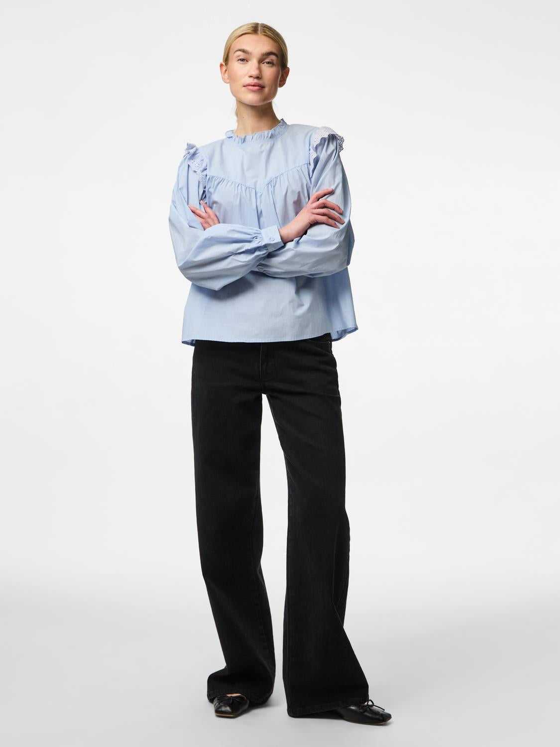 model_shot-front_full